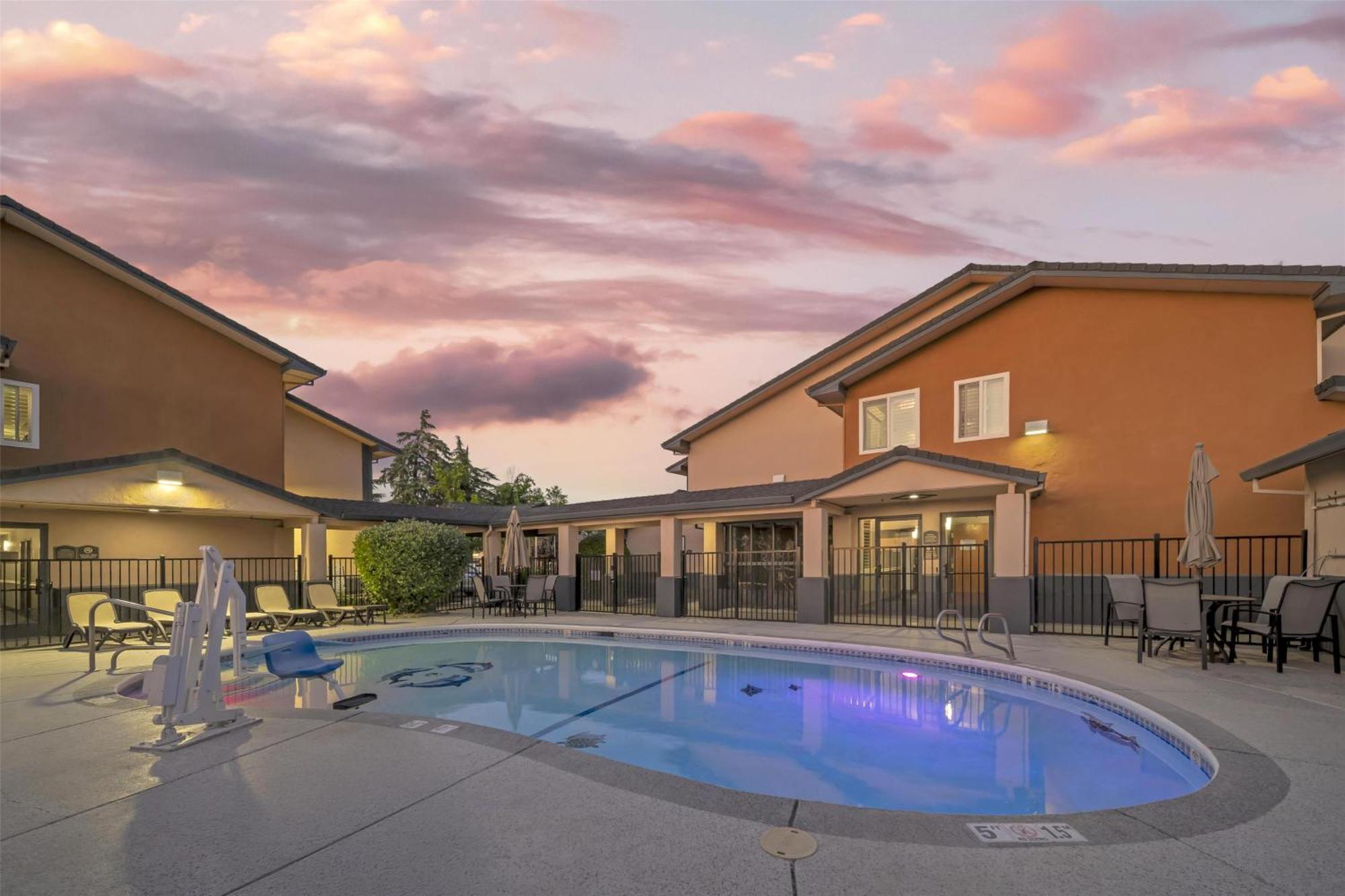 Best Western Antelope Inn & Suites Red Bluff Exterior foto